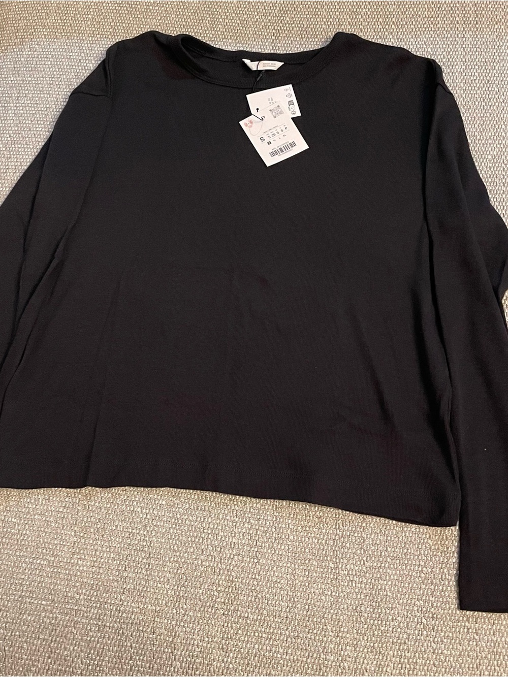 Women's Black Long-Sleeve Crewneck Top